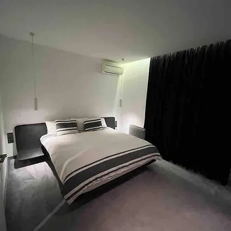 Lozenets Executive Apartment With Private Parking Апартамент София