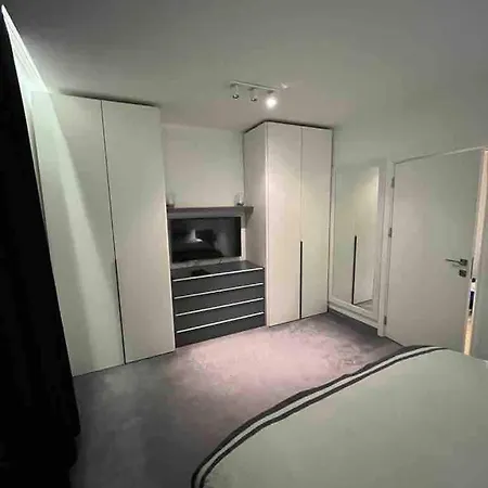 شقة Lozenets Executive Apartment With Private Parking صوفيا