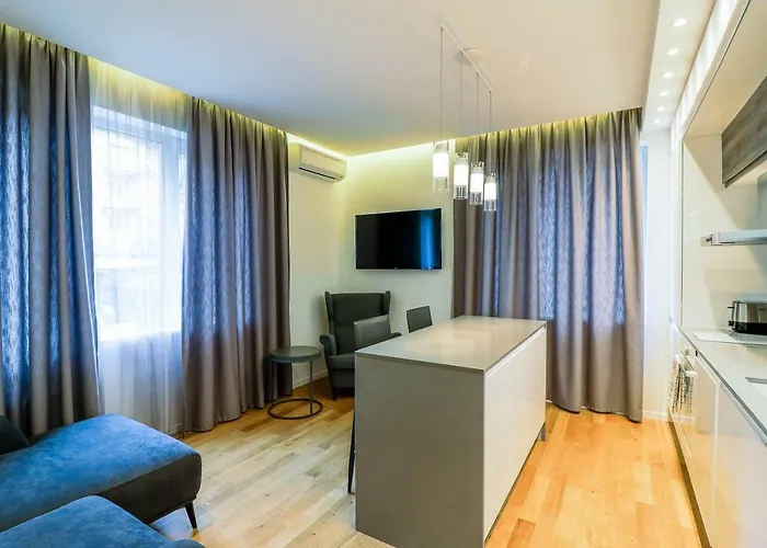 Lozenets Executive Apartment With Private Parking